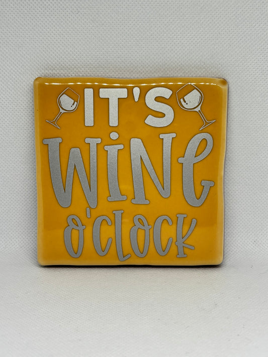 Tegeltje "It's wine o' clock"